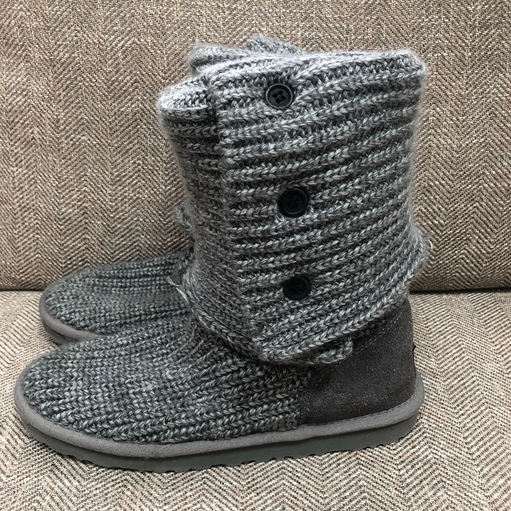 Grey classic cardy uggs